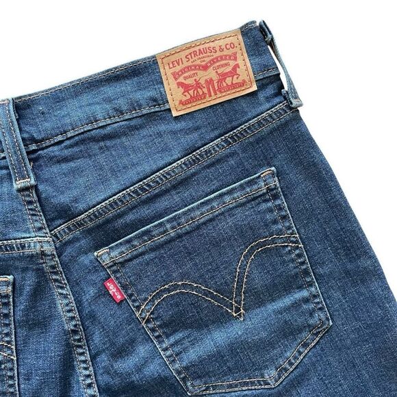 New Levi’s Mid Length Shorts Dark Blue Denim Jean Women’s Sz 31 Stretch Cuffed - Picture 3 of 7
